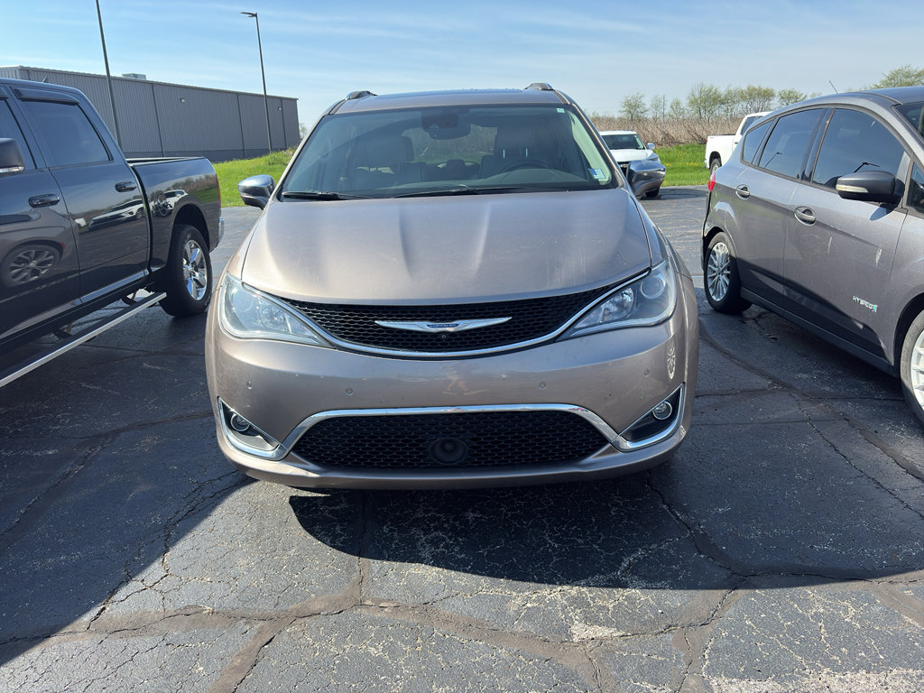 Used 2017 Chrysler Pacifica Limited image 2