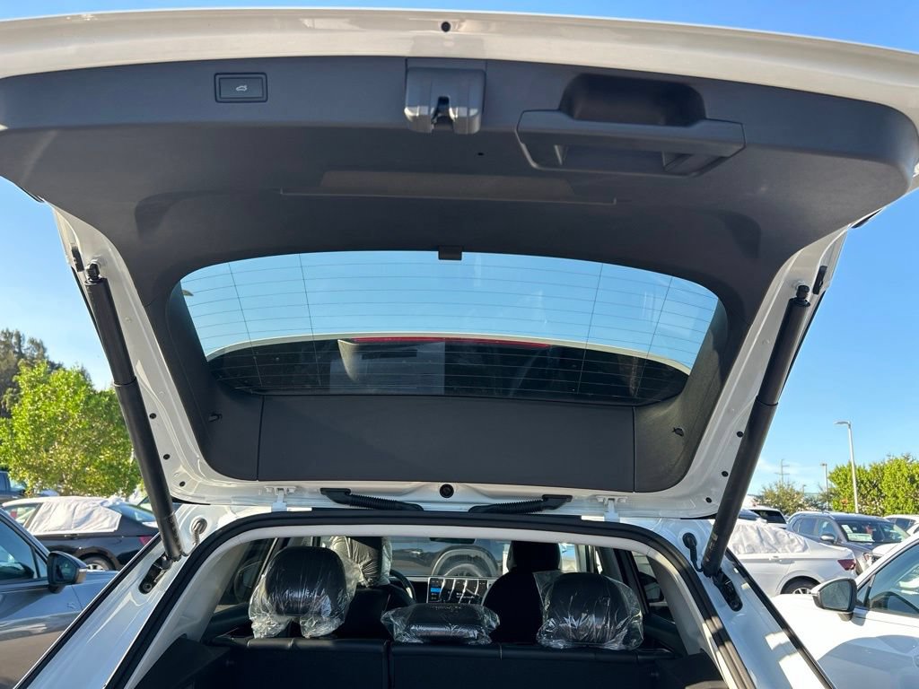 New 2026 Volkswagen Tiguan SE FWD image 51