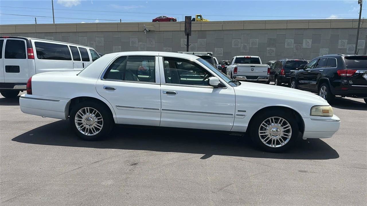 Used 2009 Mercury Grand Marquis LS RWD image 7