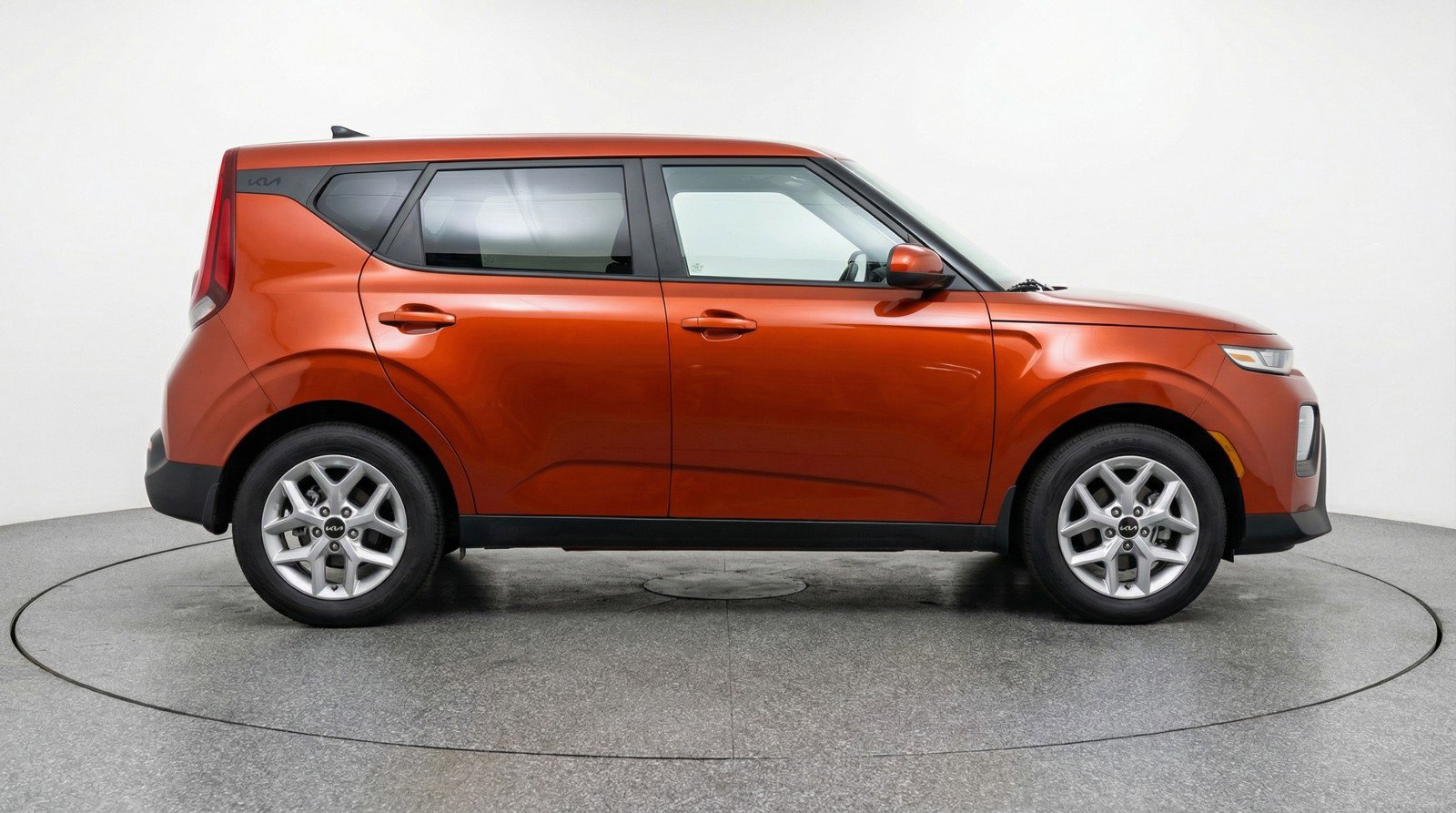Used 2025 Kia Soul LX w/ LX Technology Package image 11