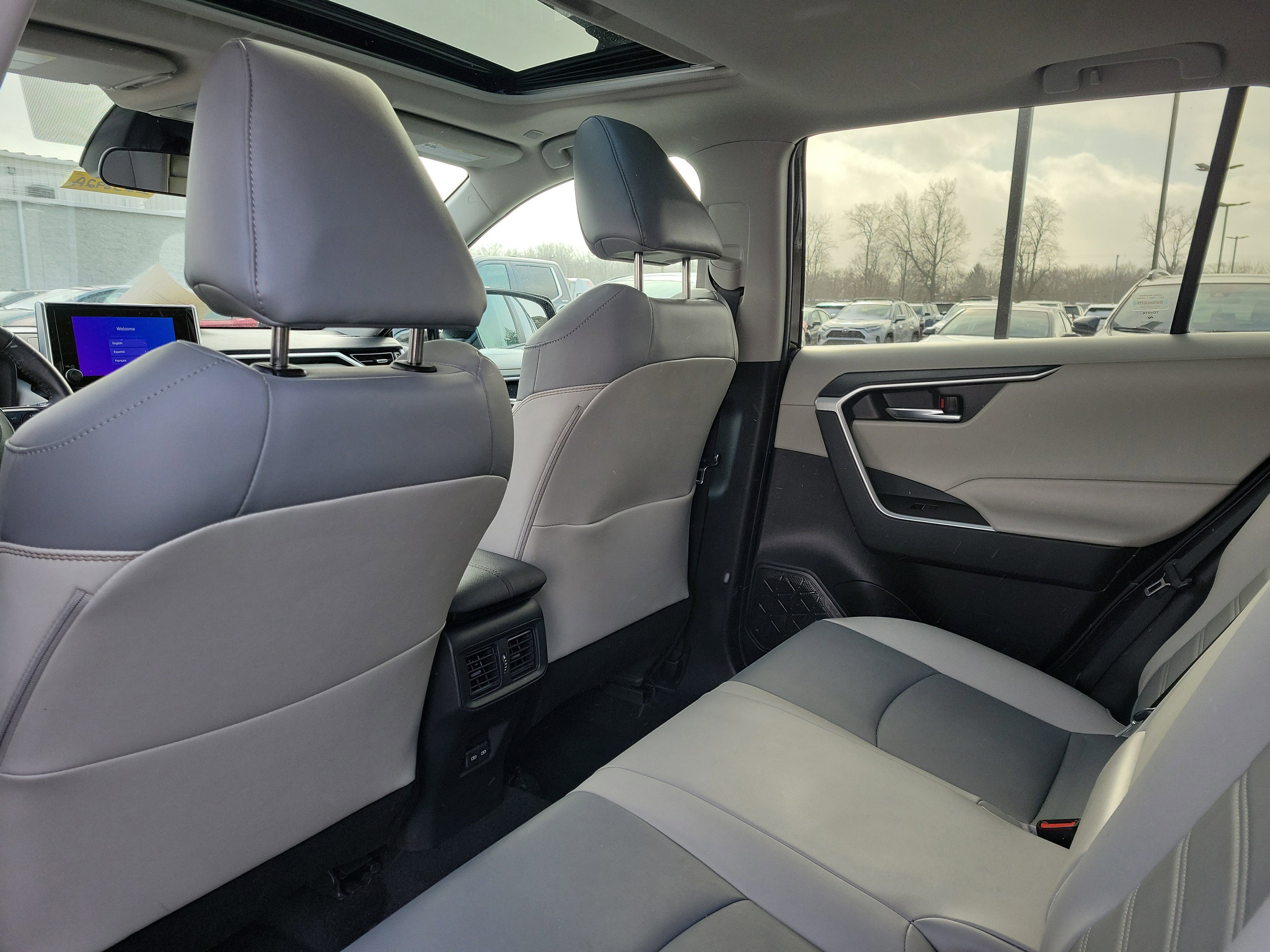 Used 2023 Toyota RAV4 XLE Premium image 14