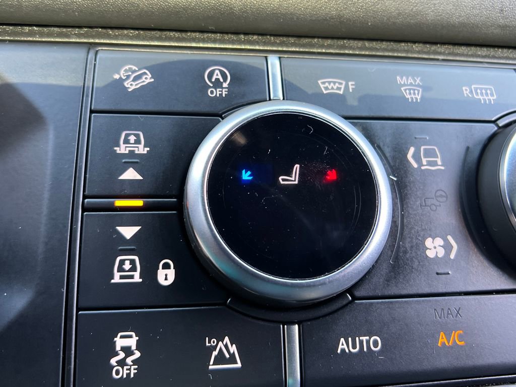 Used 2024 Land Rover Defender 110 X-Dynamic SE image 28