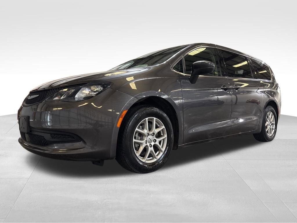 Used 2023 Chrysler Voyager LX image 10