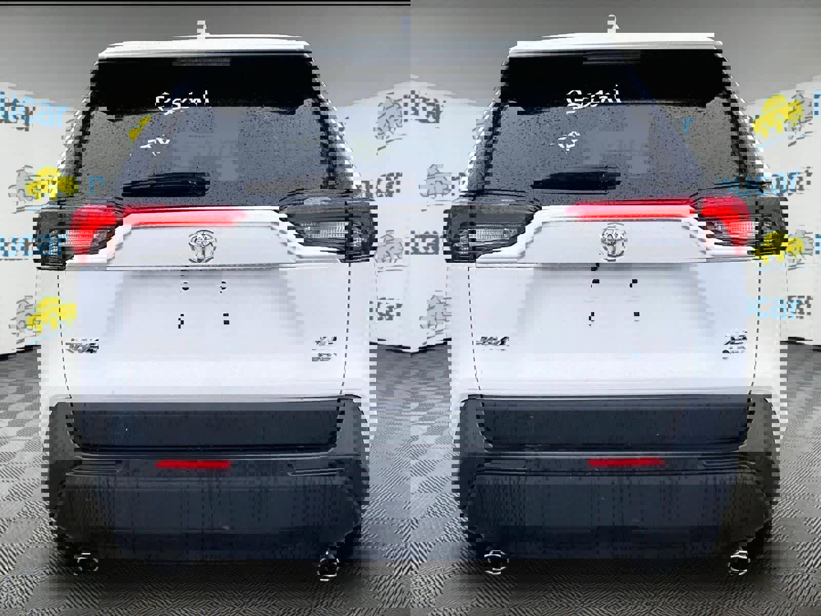 Used 2025 Toyota RAV4 XLE image 3