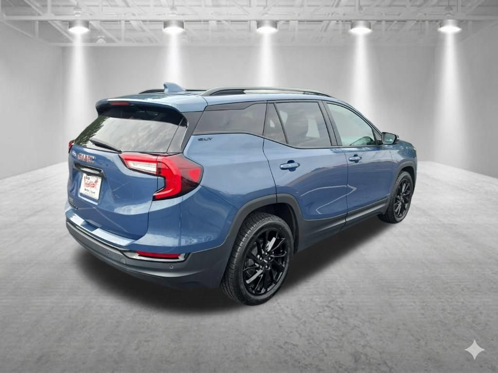 Used 2024 GMC Terrain SLT w/ Elevation Edition FWD image 4