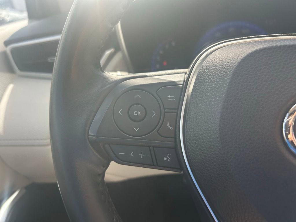 Used 2022 Toyota Corolla Cross XLE w/ Convenience Package AWD/4WD image 20