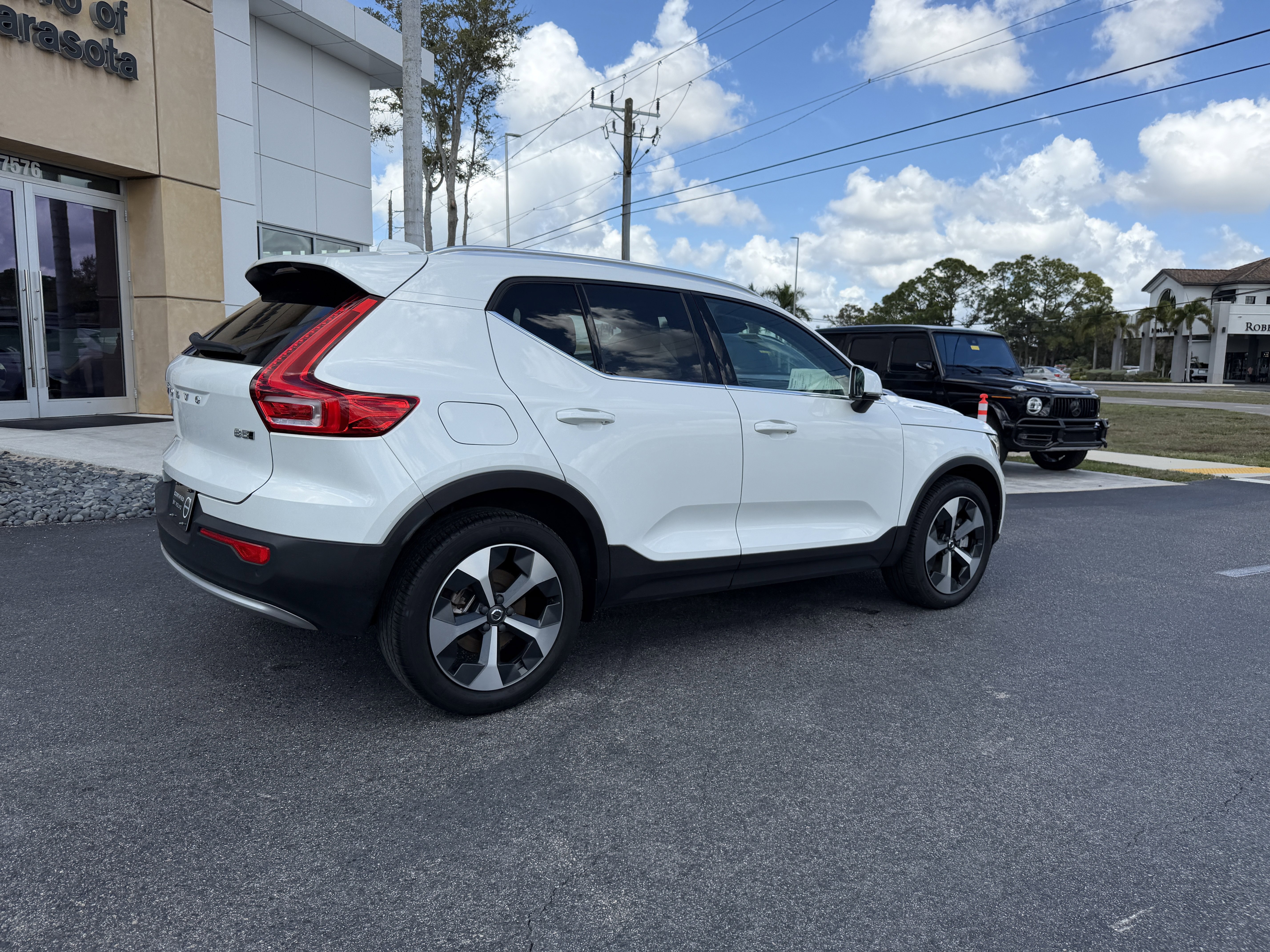Certified 2023 Volvo XC40 B5 Plus w/ Protection Package Premier image 3