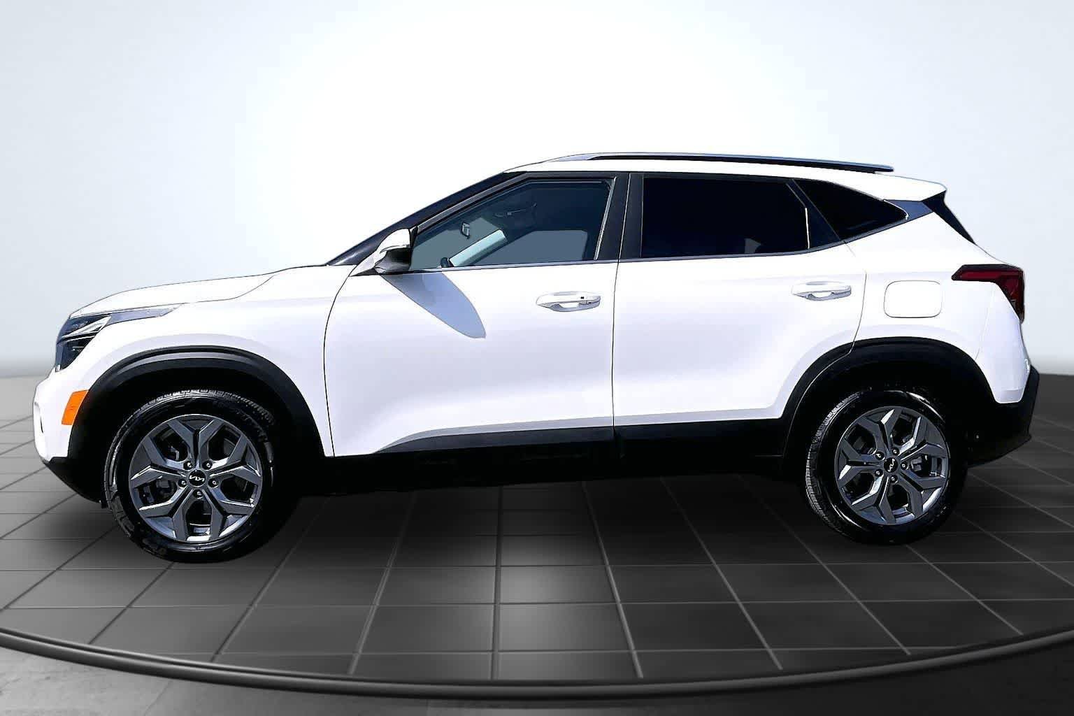 Used 2024 Kia Seltos S AWD/4WD image 3