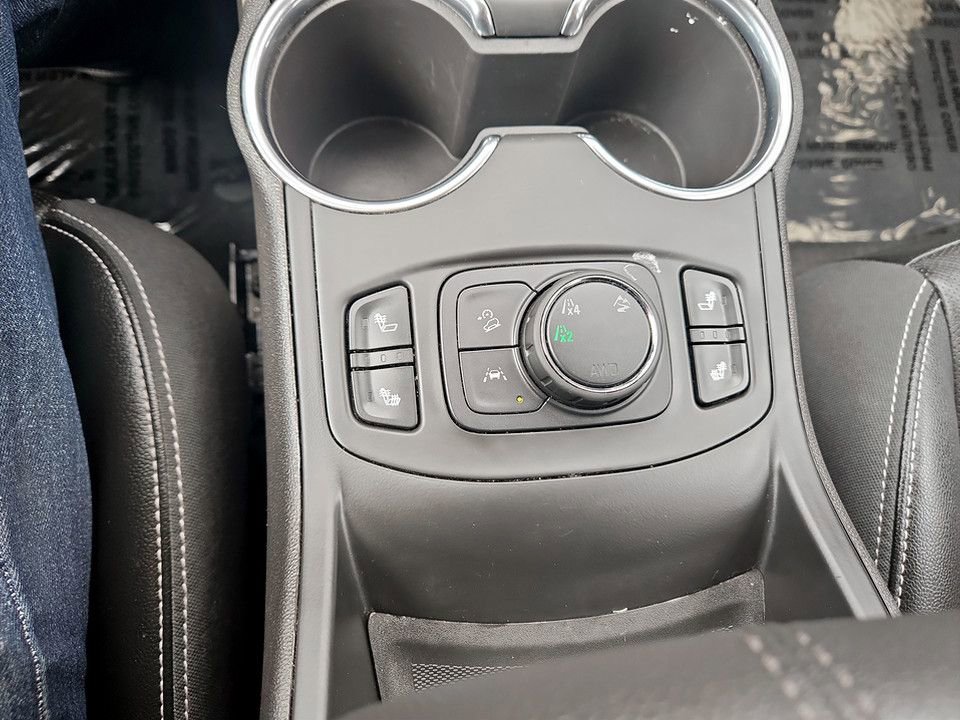 Used 2024 GMC Terrain SLT image 25