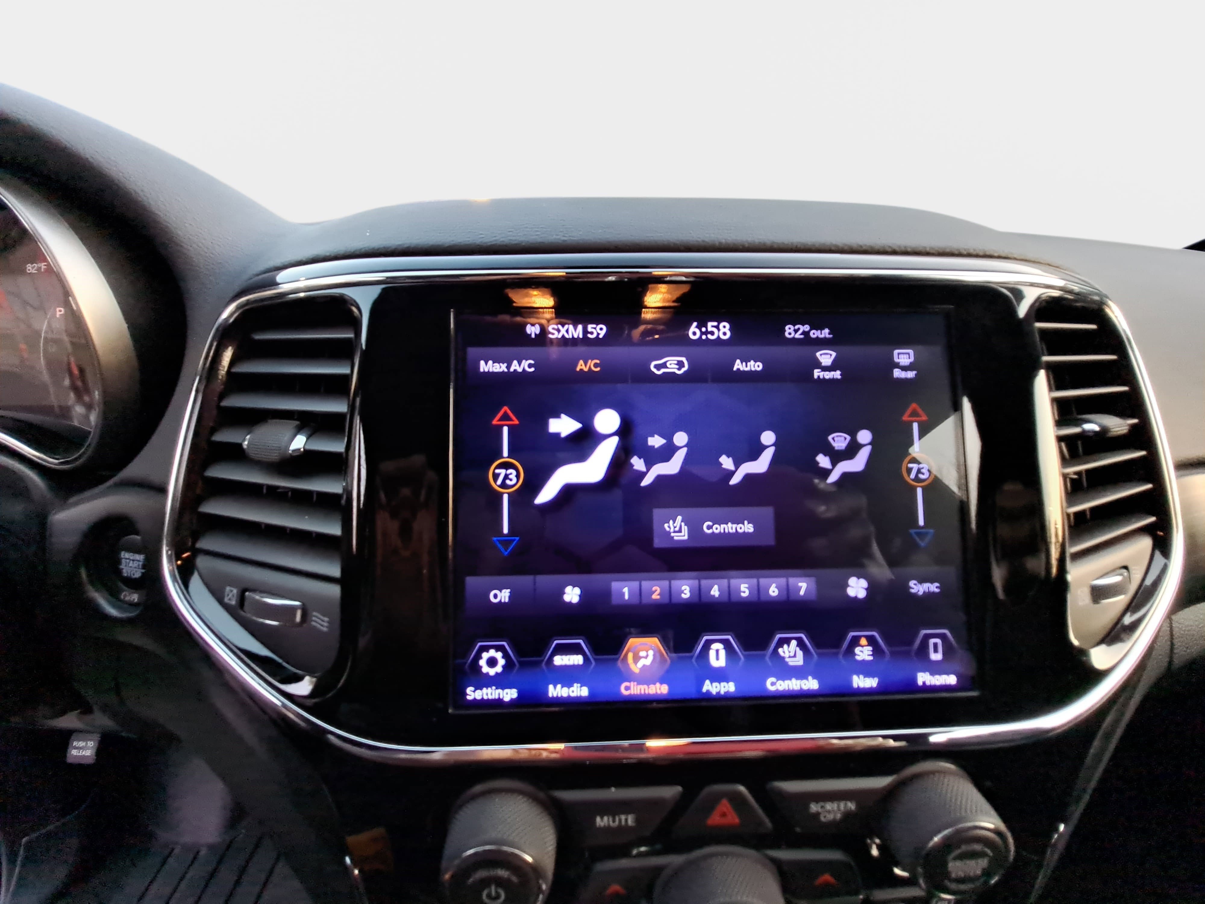 Used 2019 Jeep Grand Cherokee Altitude image 24