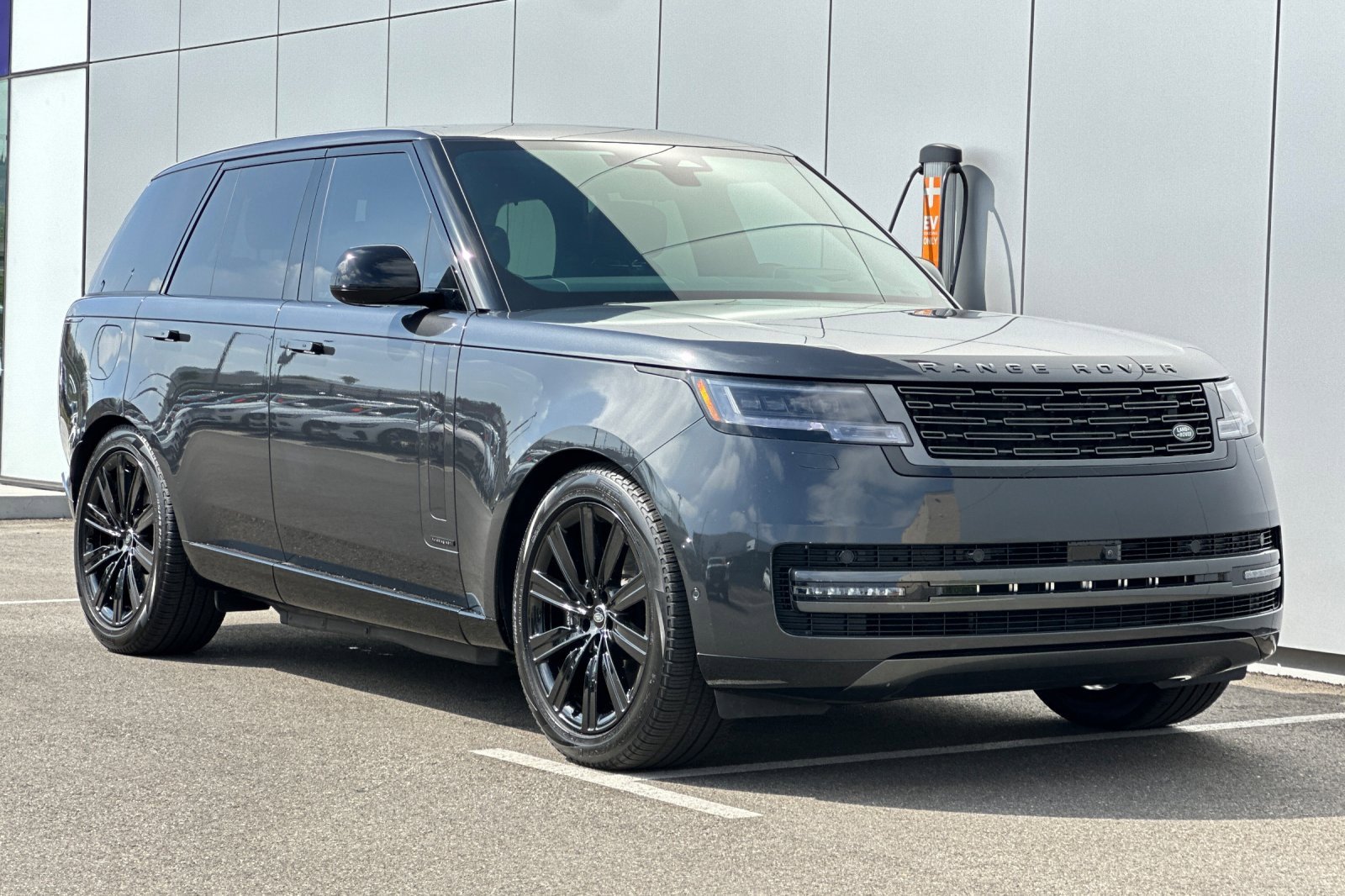 Used 2024 Land Rover Range Rover Autobiography image 7