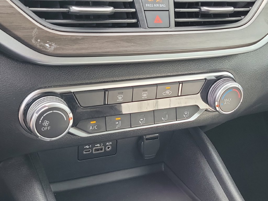 Used 2025 Nissan Altima 2.5 SV FWD image 31