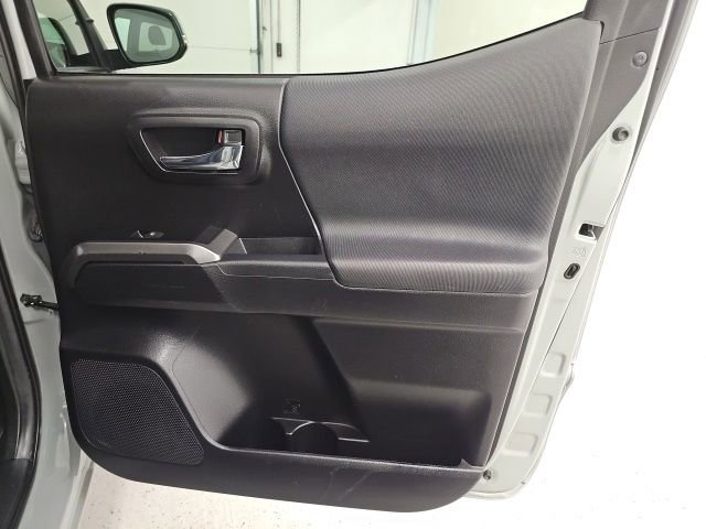 Used 2023 Toyota Tacoma TRD Off-Road image 31