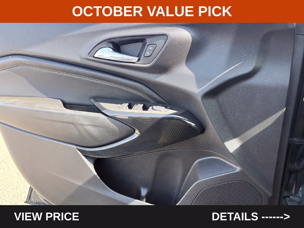 Used 2025 Chevrolet Trax LT FWD image 12