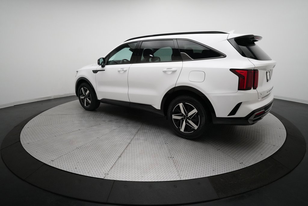 Certified 2022 Kia Sorento S w/ Panoramic Sunroof Package image 12