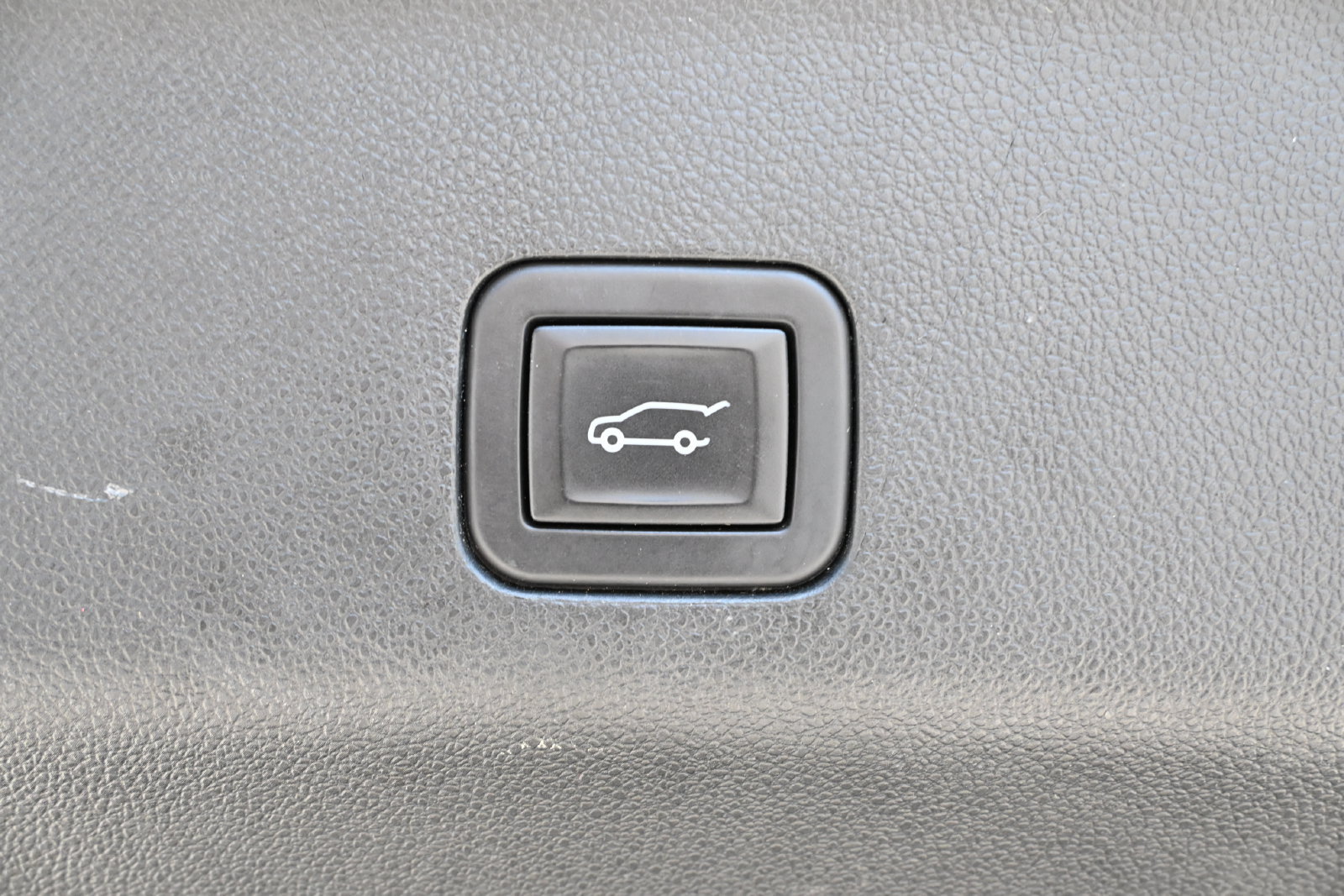 Used 2024 Chevrolet Suburban Premier AWD/4WD image 33