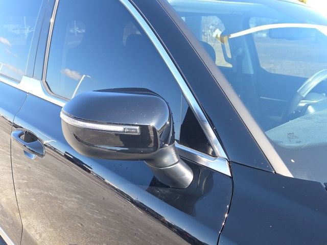 Used 2023 Kia Telluride EX w/ EX Captain's Chair Package image 3