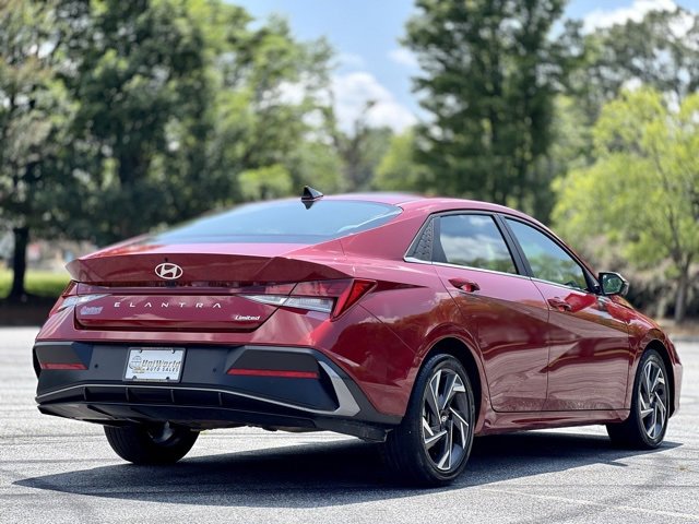 Used 2024 Hyundai Elantra Limited image 7
