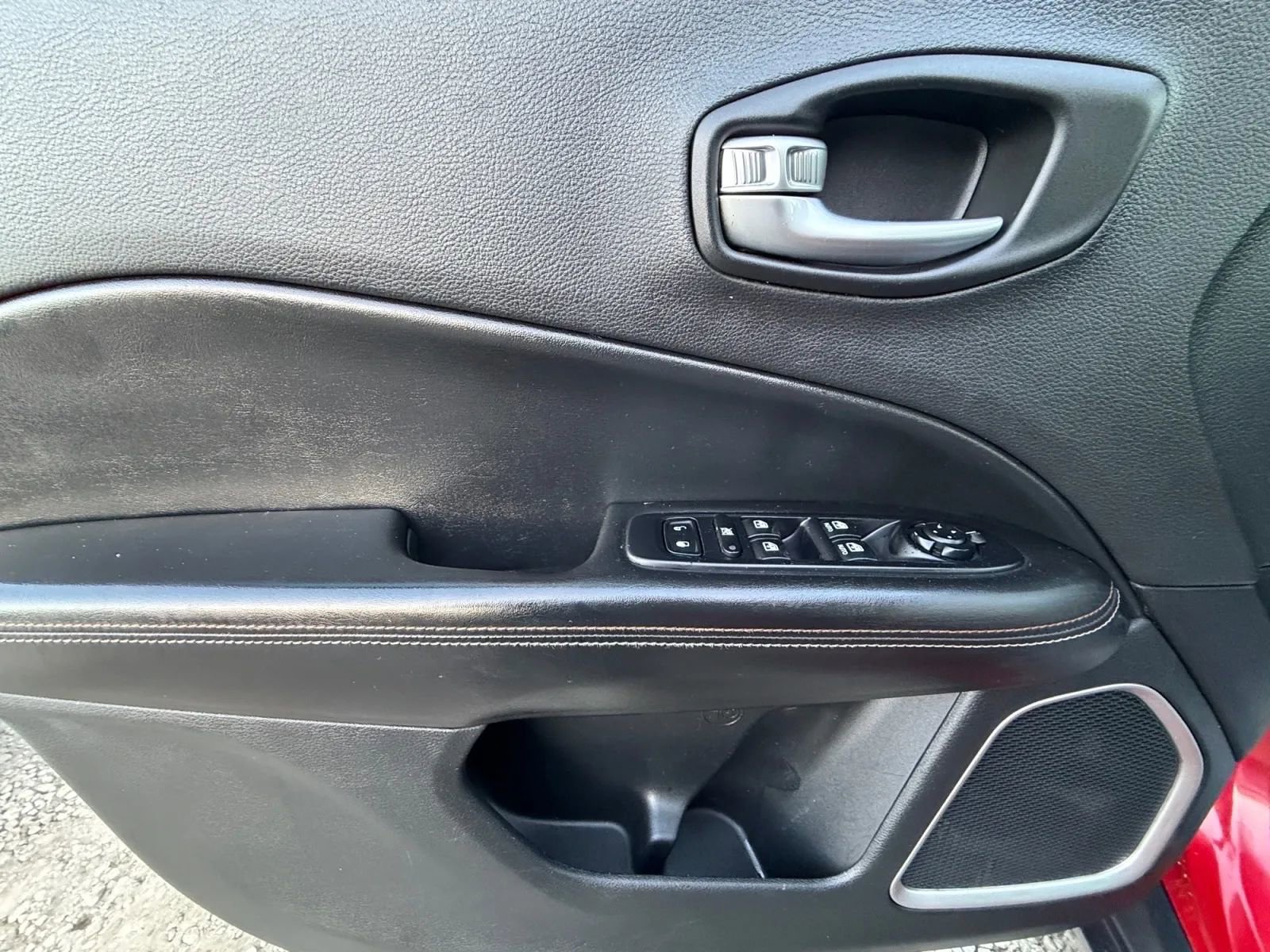 Used 2019 Jeep Compass Latitude w/ Popular Equipment Group image 17