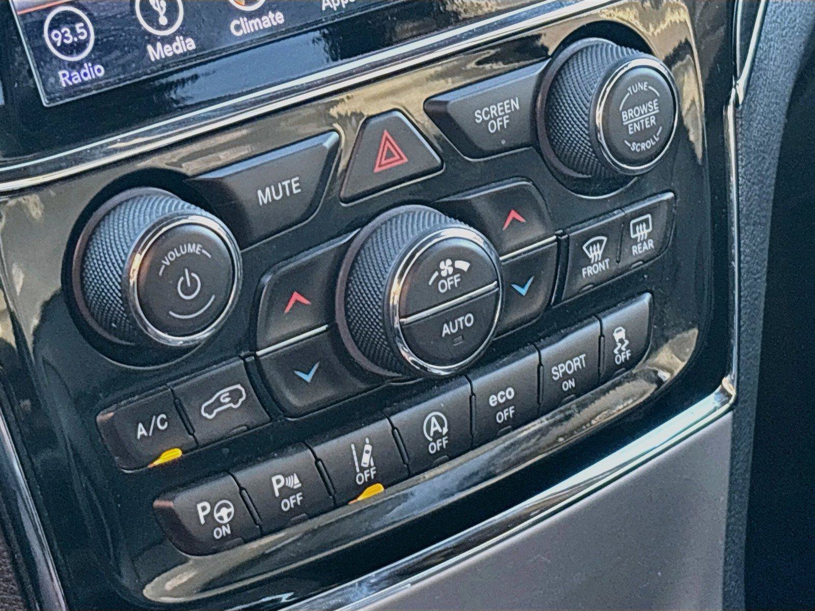 Used 2019 Jeep Grand Cherokee Overland AWD/4WD image 9