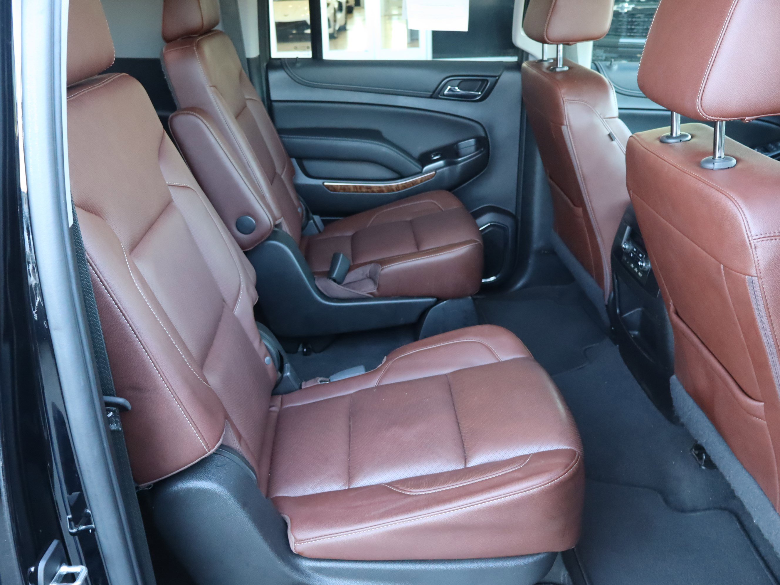 Used 2020 Chevrolet Suburban Premier w/ Premier Plus Edition image 39