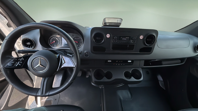 Used 2025 Mercedes-Benz Sprinter 2500 image 17