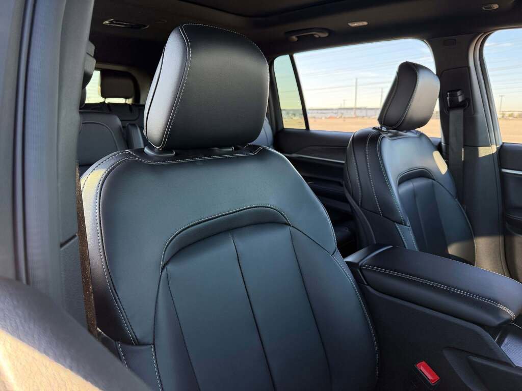 New 2025 Jeep Grand Cherokee L Limited w/ Black Appearance Package image 26