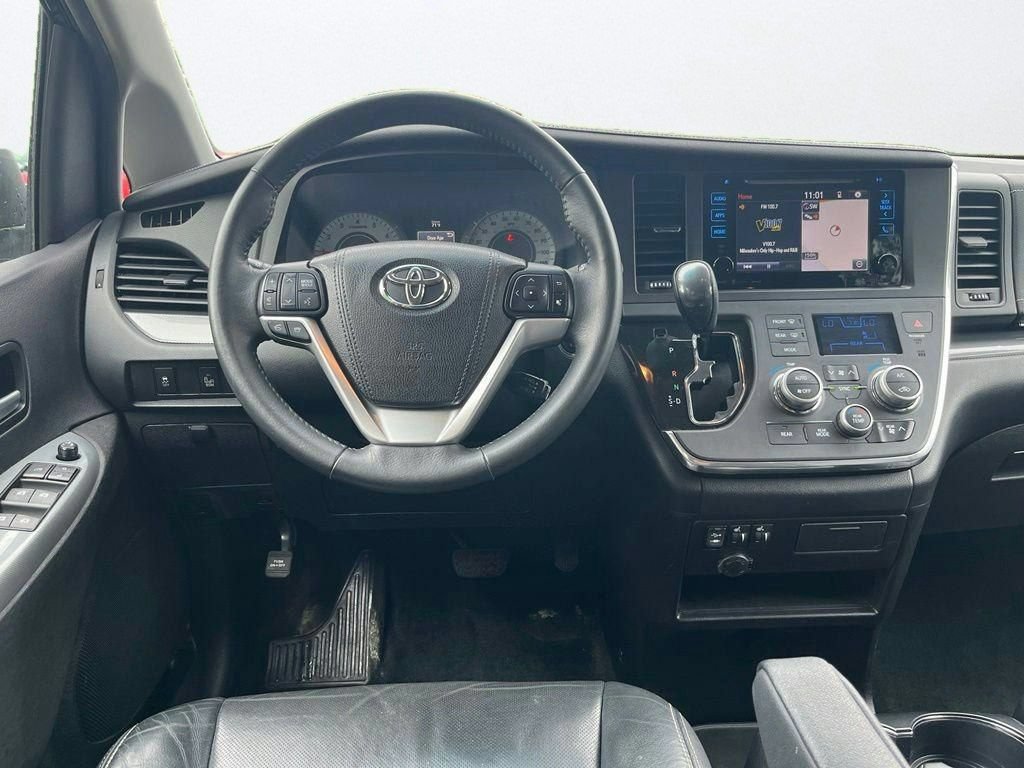Used 2016 Toyota Sienna SE w/ SE Preferred Package FWD image 19