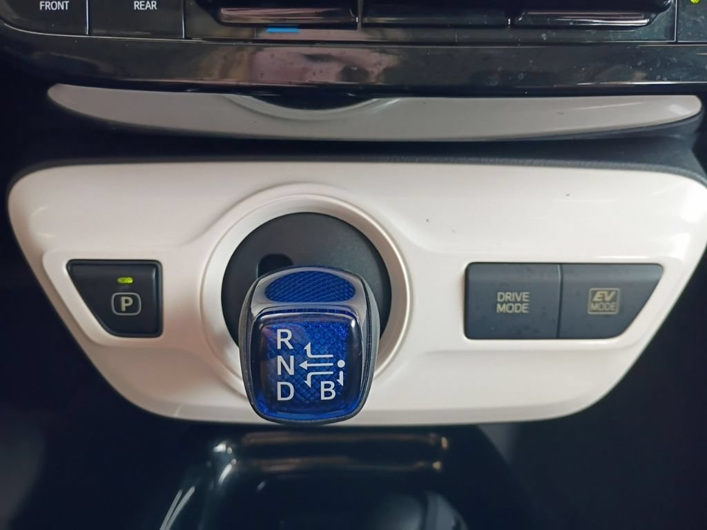 Used 2017 Toyota Prius Three w/ Advanced Technology Package FWD image 15