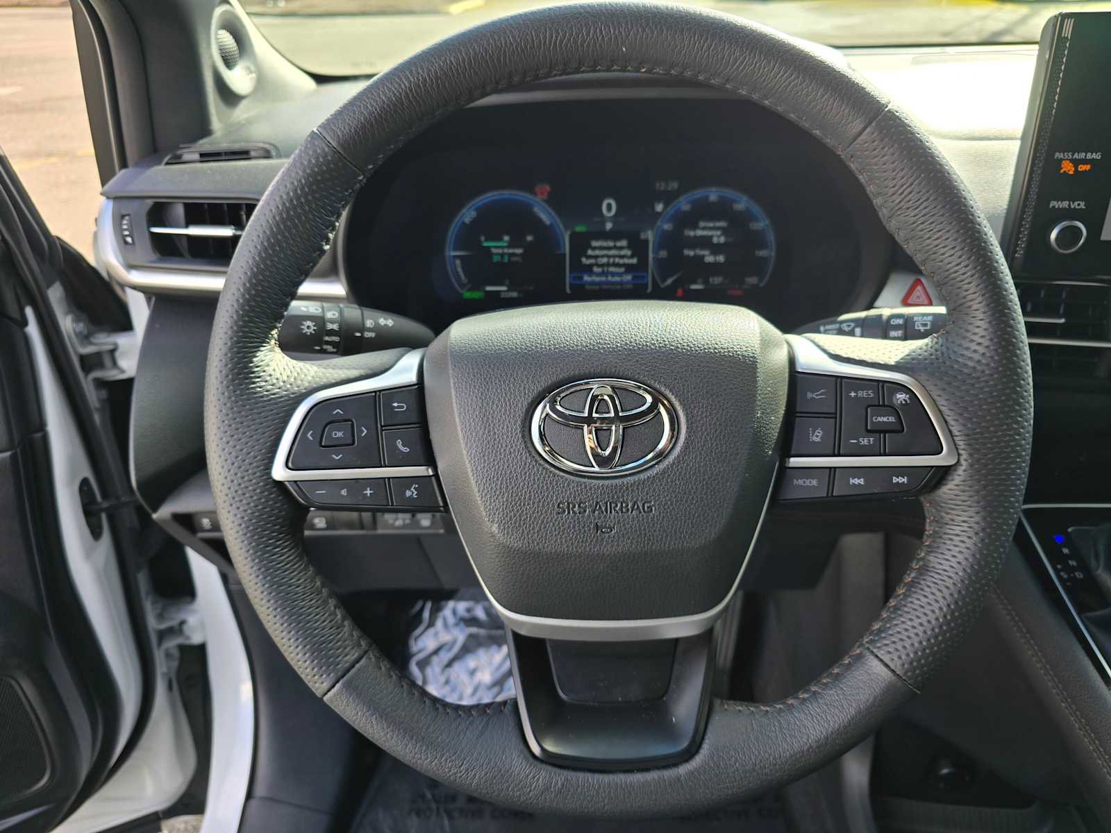 Used 2025 Toyota Sienna Platinum image 25