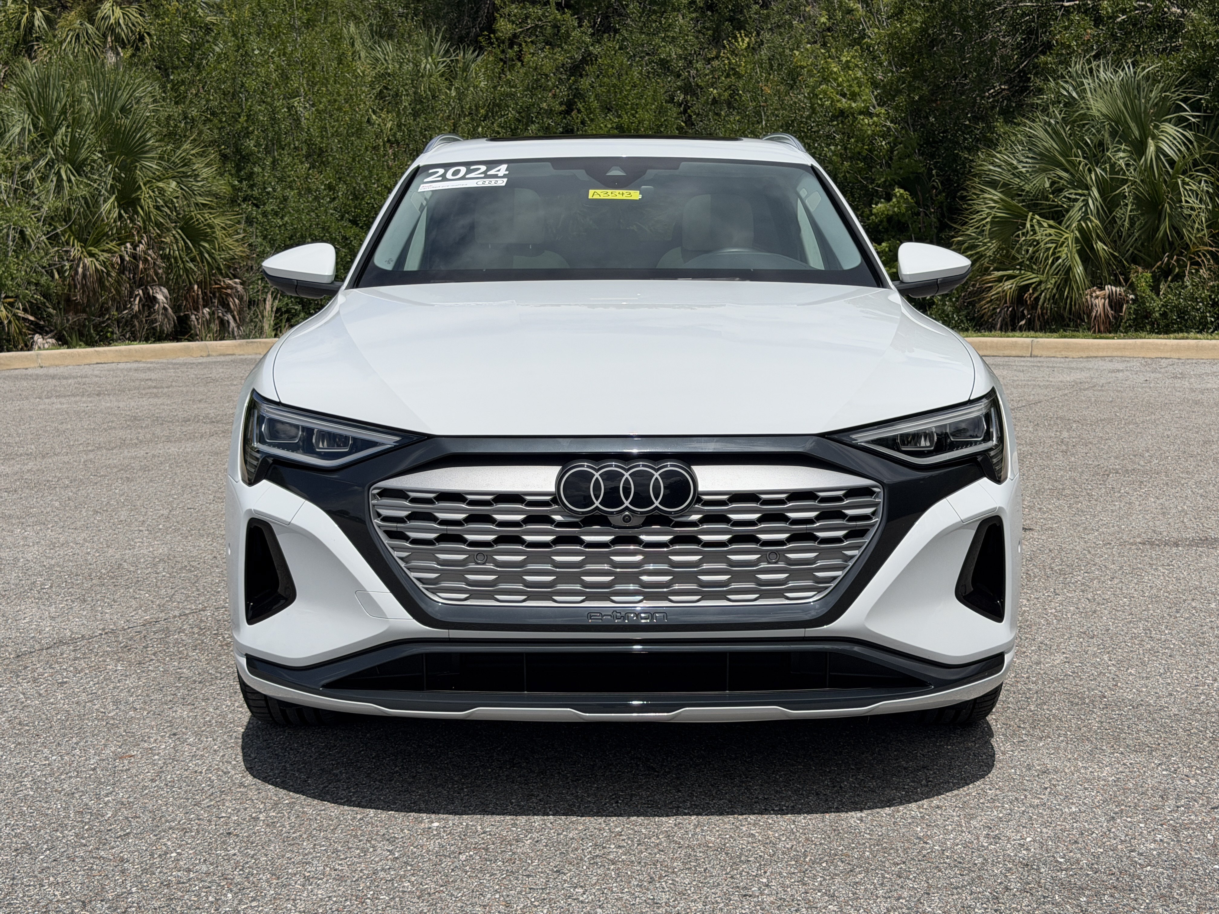 Certified 2024 Audi Q8 e-tron Premium Plus w/ Premium Plus Package AWD/4WD image 2