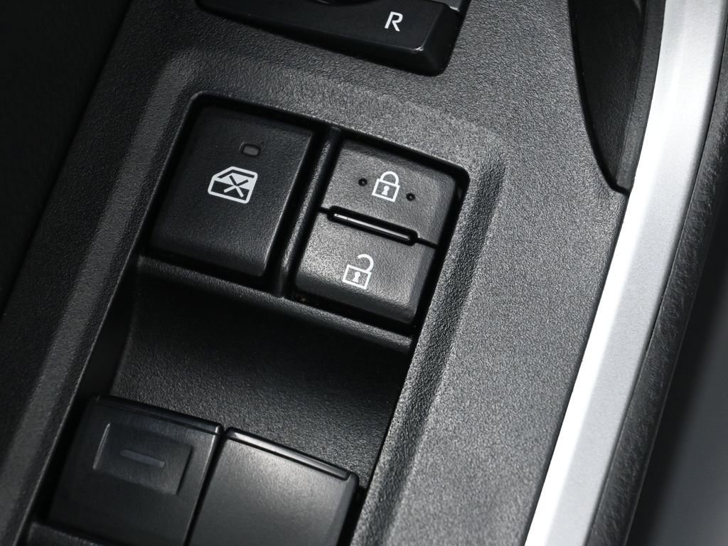 Certified 2022 Toyota RAV4 LE AWD/4WD image 12