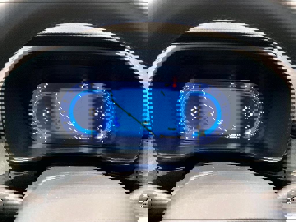 Used 2025 Volvo XC40 B5 Plus image 13