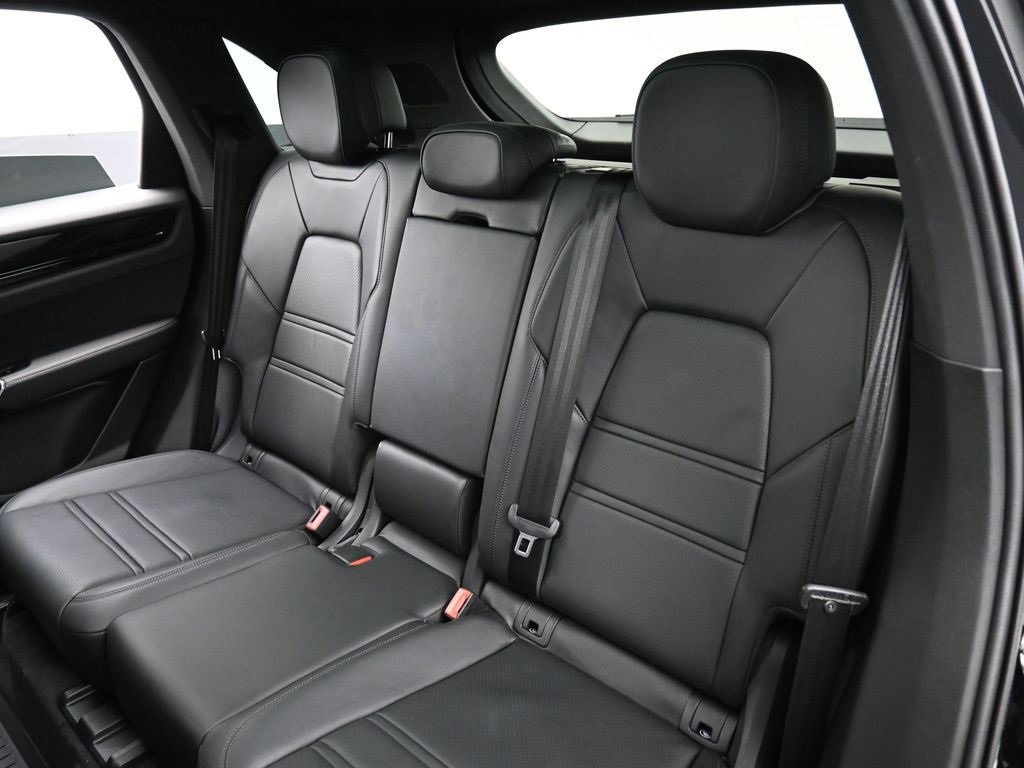 Certified 2023 Porsche Cayenne image 24