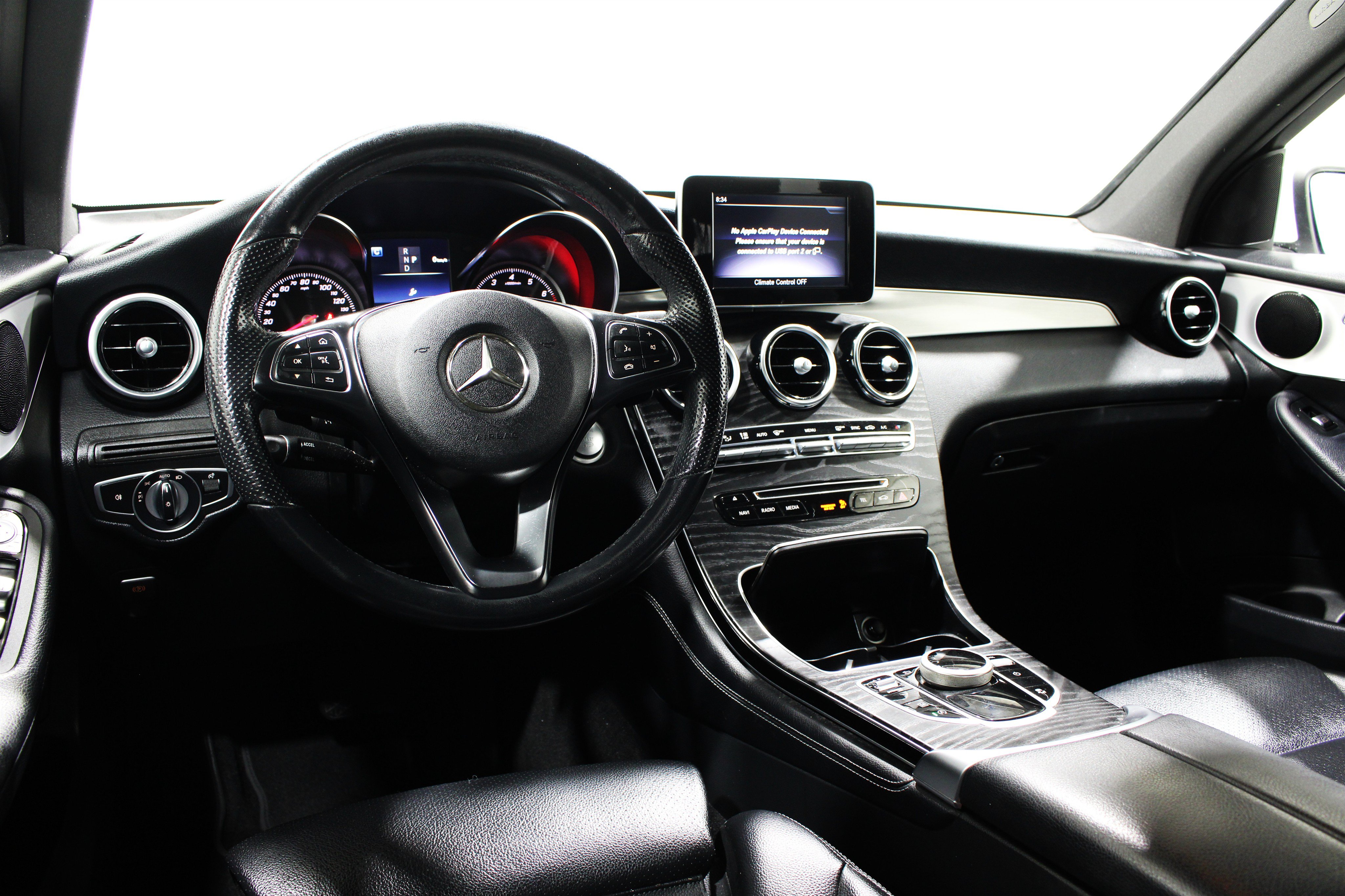 Used 2019 Mercedes-Benz GLC 300 4MATIC image 2