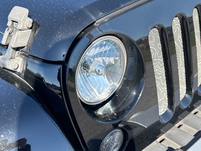 Used 2015 Jeep Wrangler Sahara w/ Connectivity Group image 10