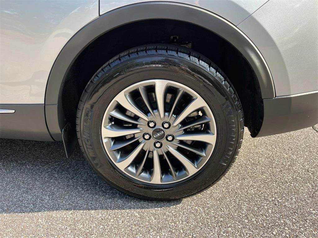 Used 2022 Lincoln Nautilus Reserve image 9