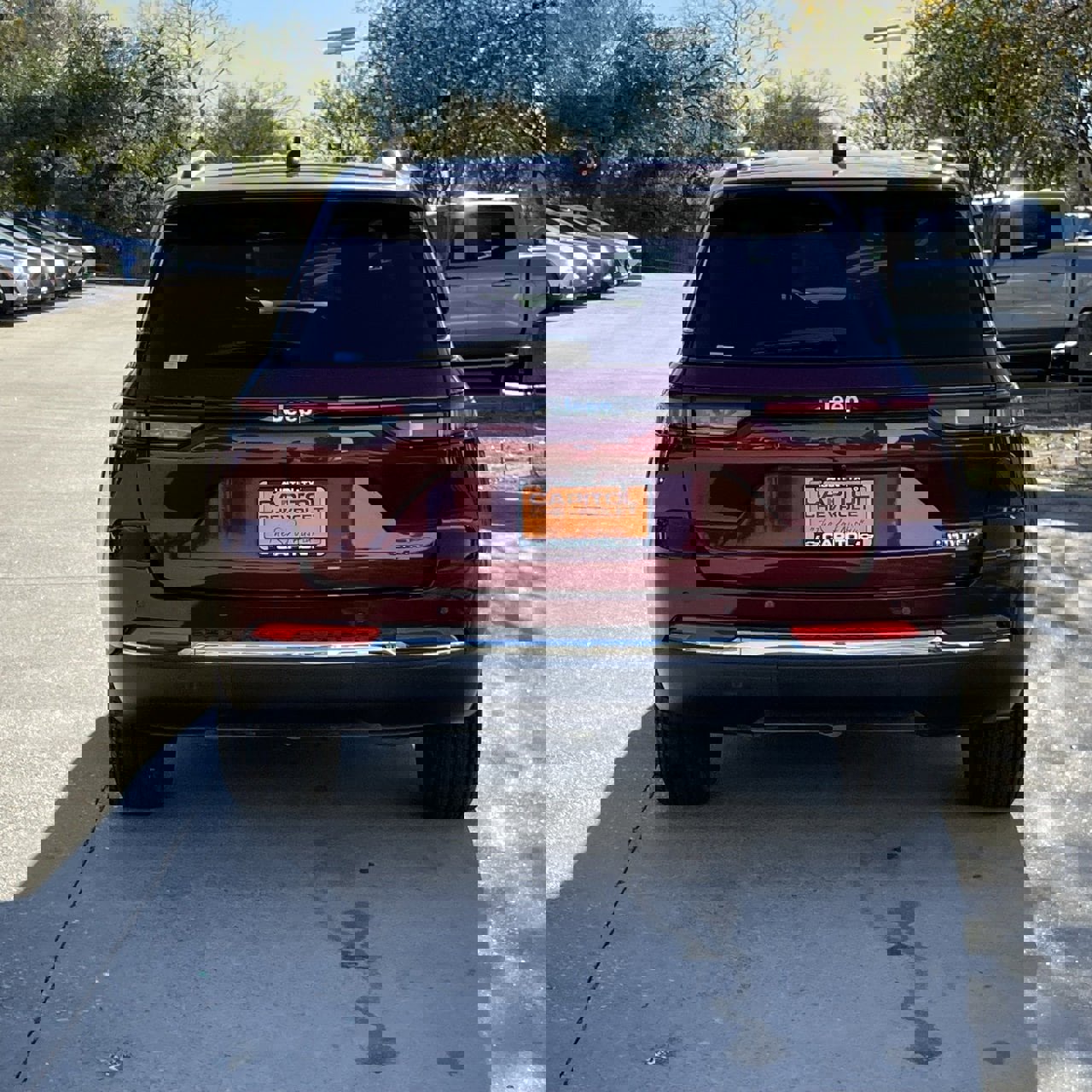 Used 2023 Jeep Grand Cherokee Limited image 5