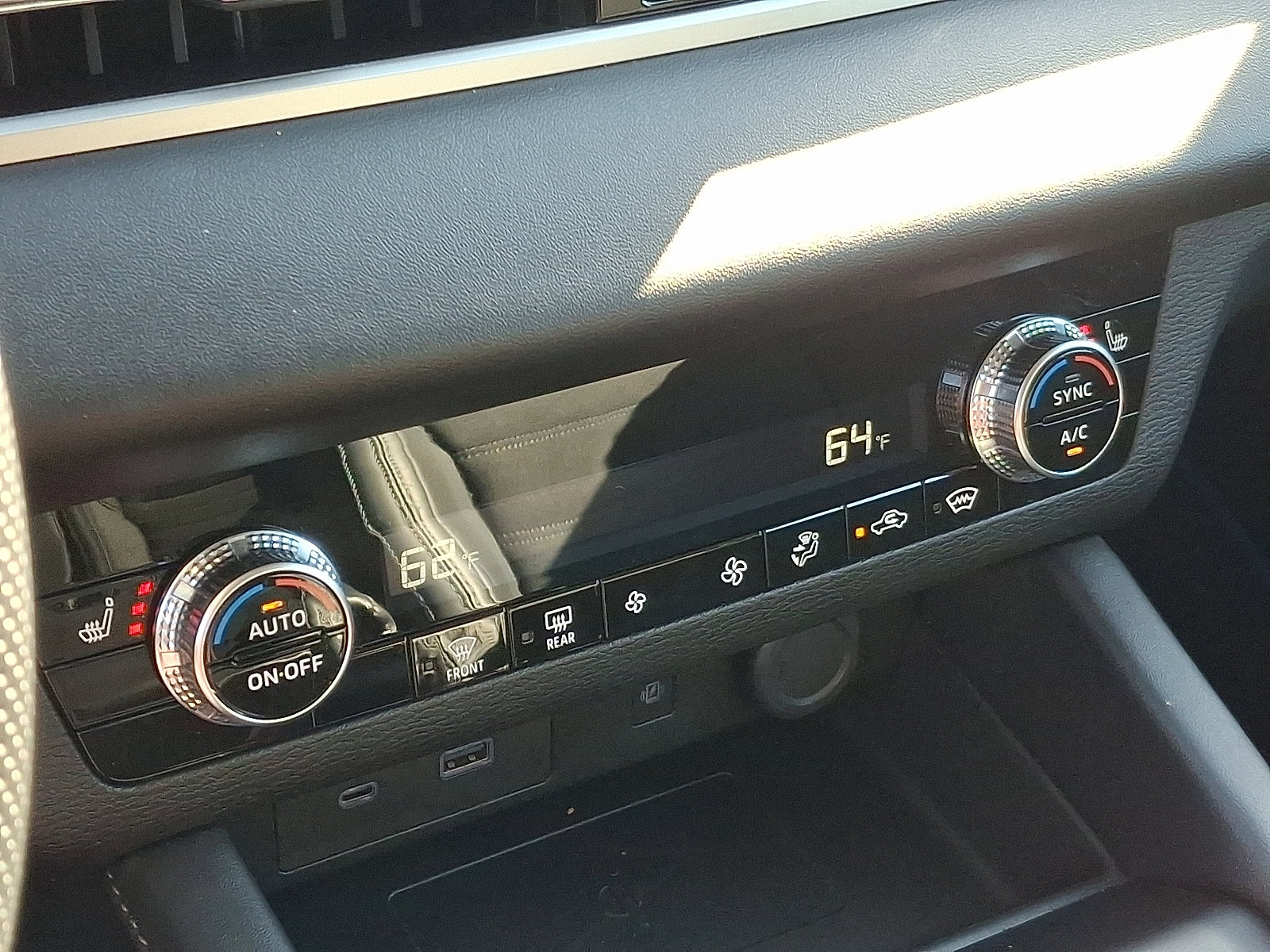 Used 2024 Mitsubishi Outlander SE image 15