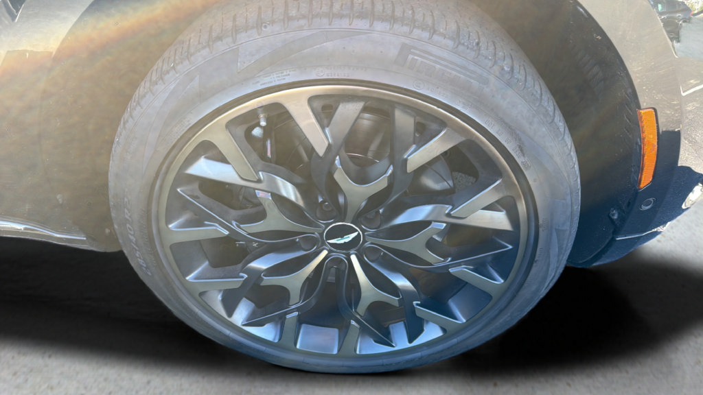 Used 2021 Aston Martin DBX AWD/4WD image 13