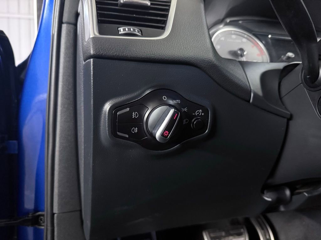 Used 2015 Audi SQ5 Prestige w/ Prestige Package image 31