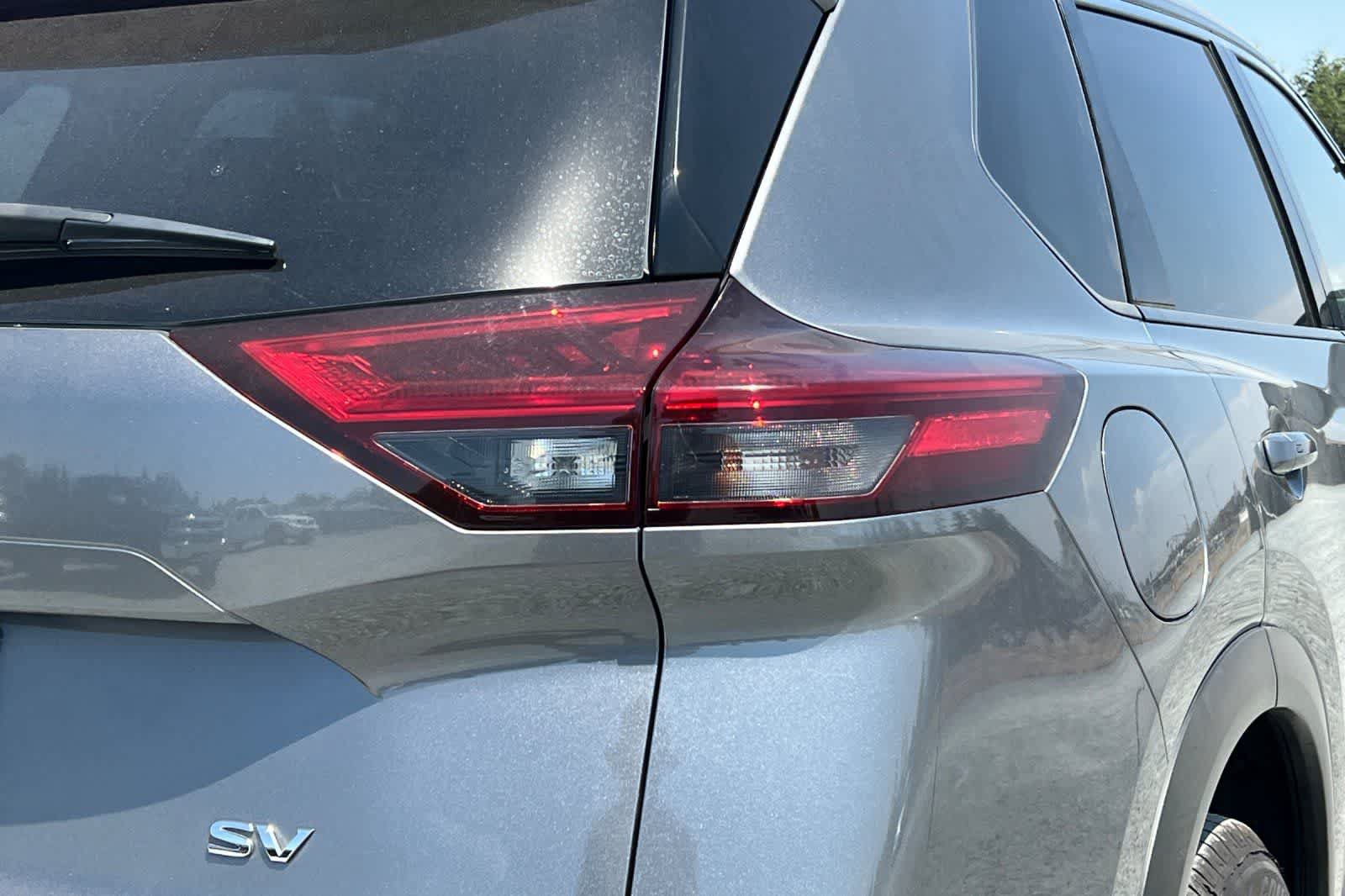 Used 2021 Nissan Rogue SV FWD image 13