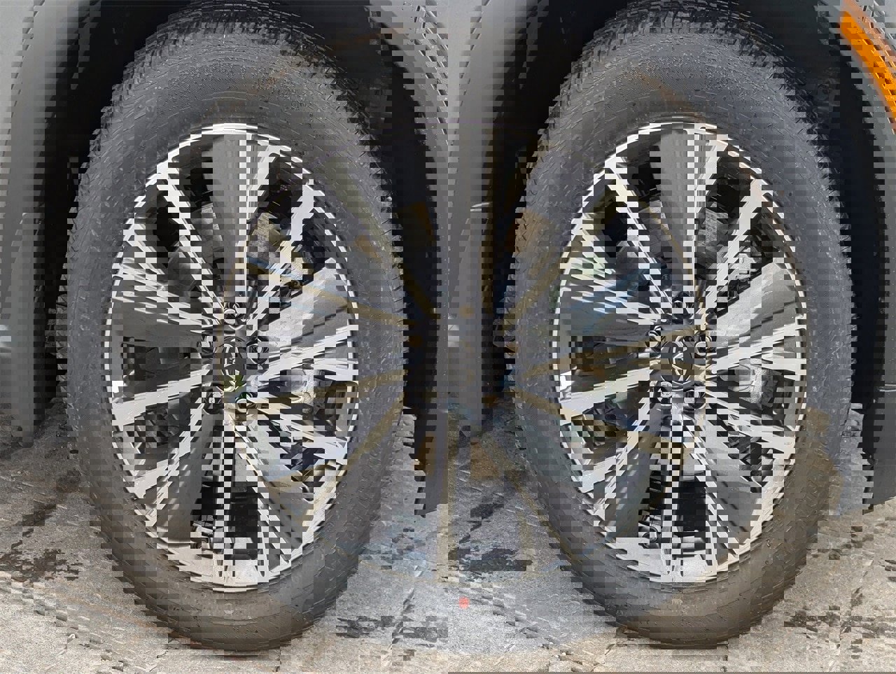 New 2026 INFINITI QX60 Luxe w/ Family Package image 9