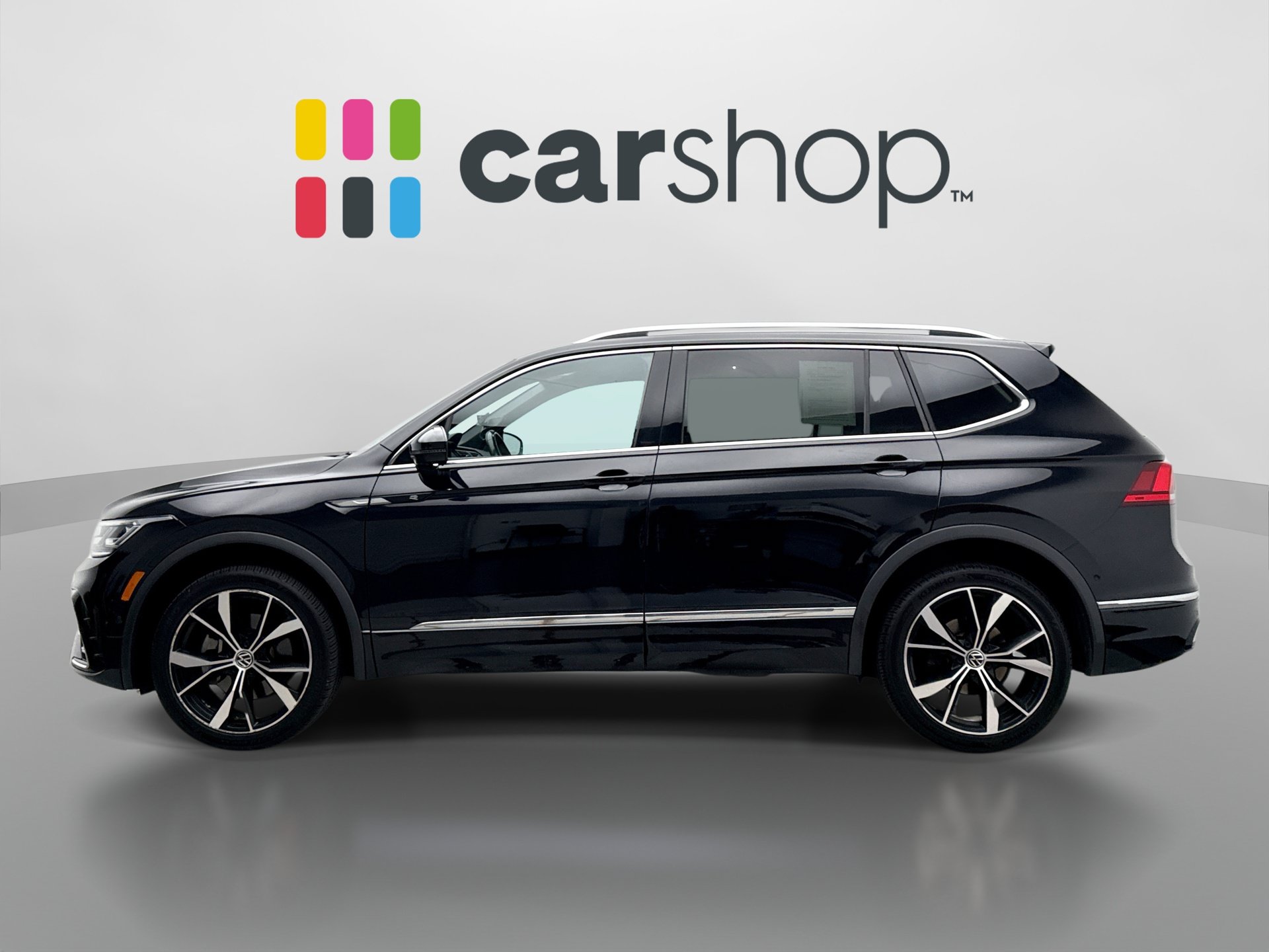Used 2023 Volkswagen Tiguan SEL R-Line AWD/4WD image 2