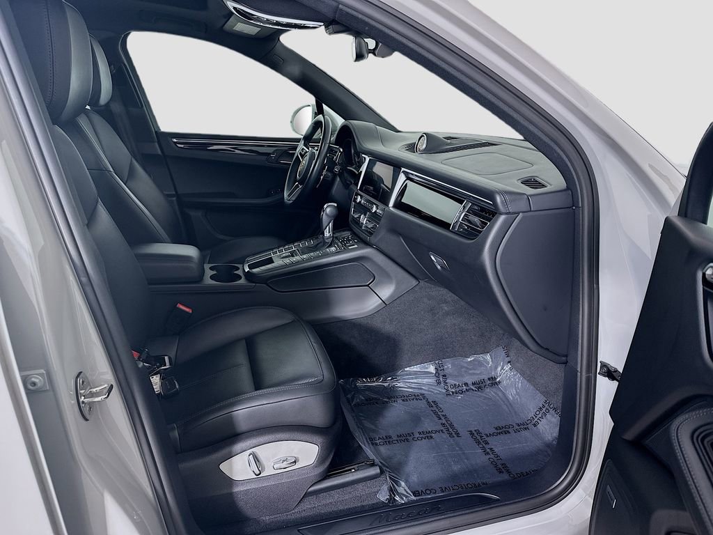 Certified 2021 Porsche Macan image 31