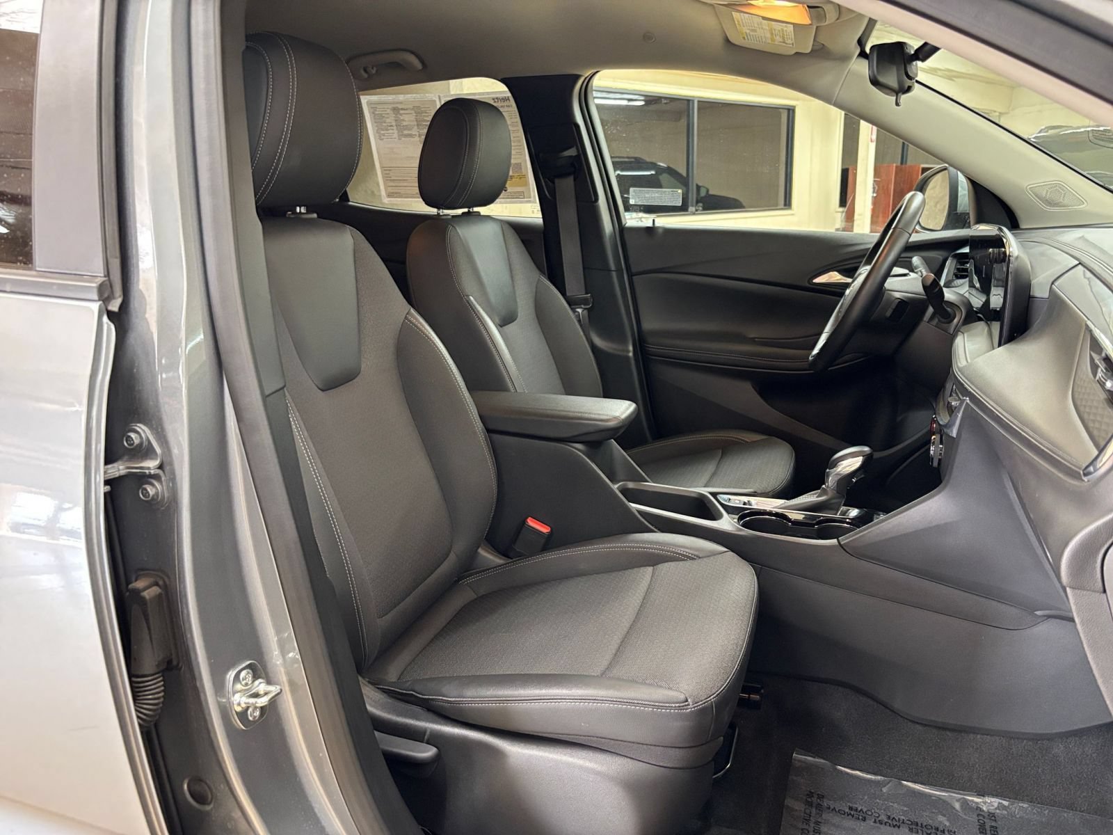 Used 2025 Buick Encore GX Preferred FWD image 35