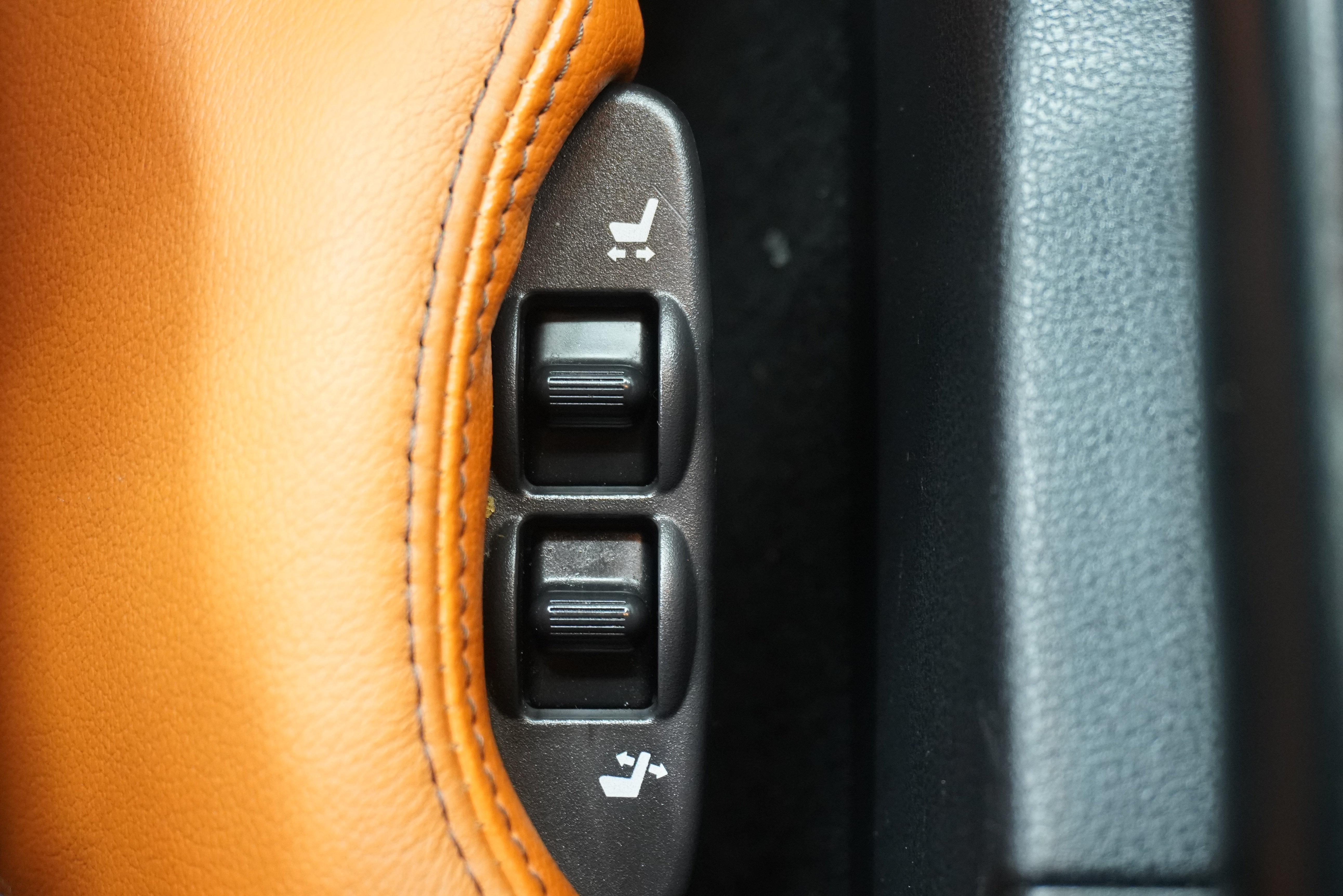 Used 2013 Nissan 370Z Touring w/ Sport Pkg RWD image 14