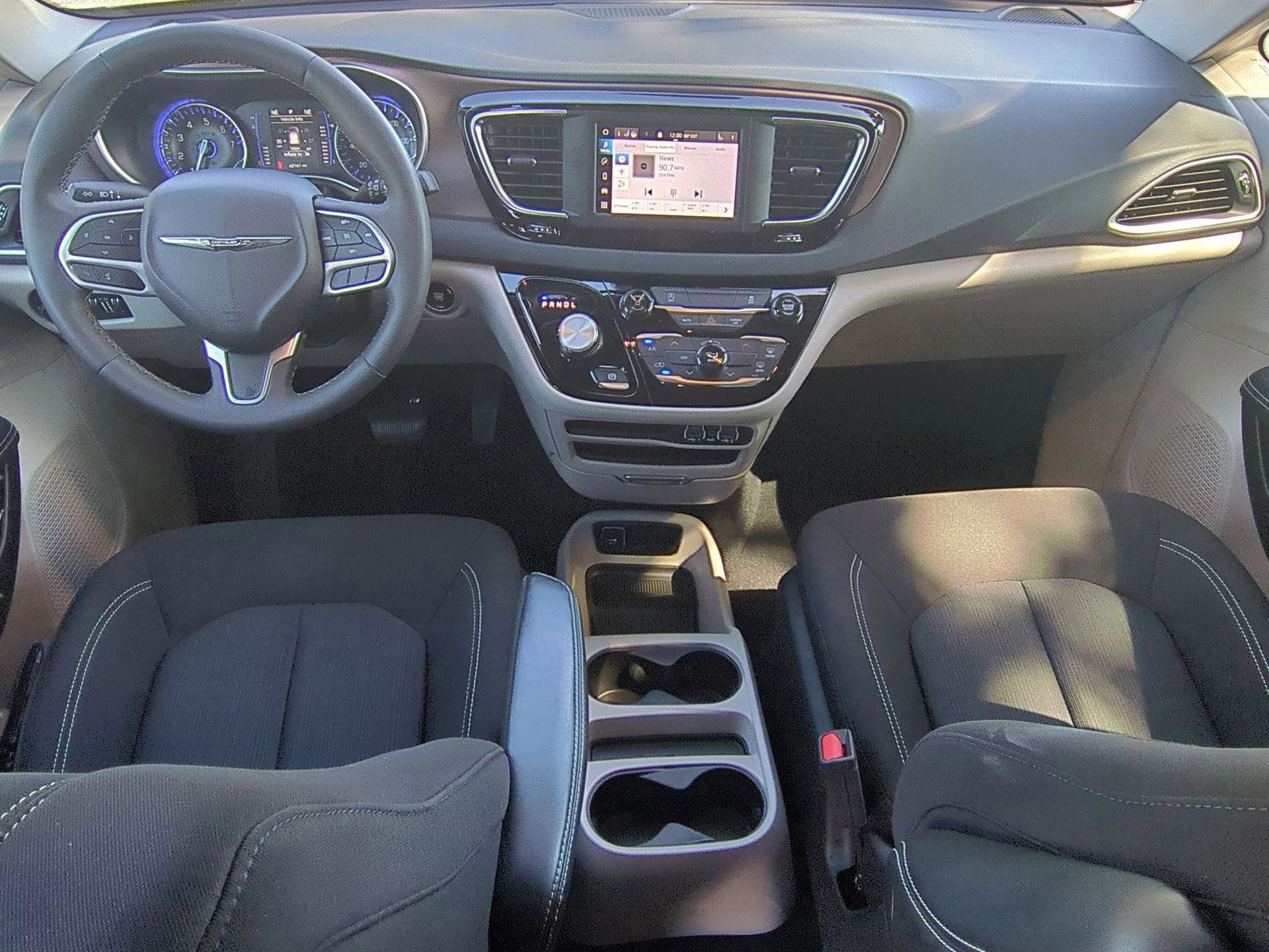 Used 2023 Chrysler Voyager LX image 15