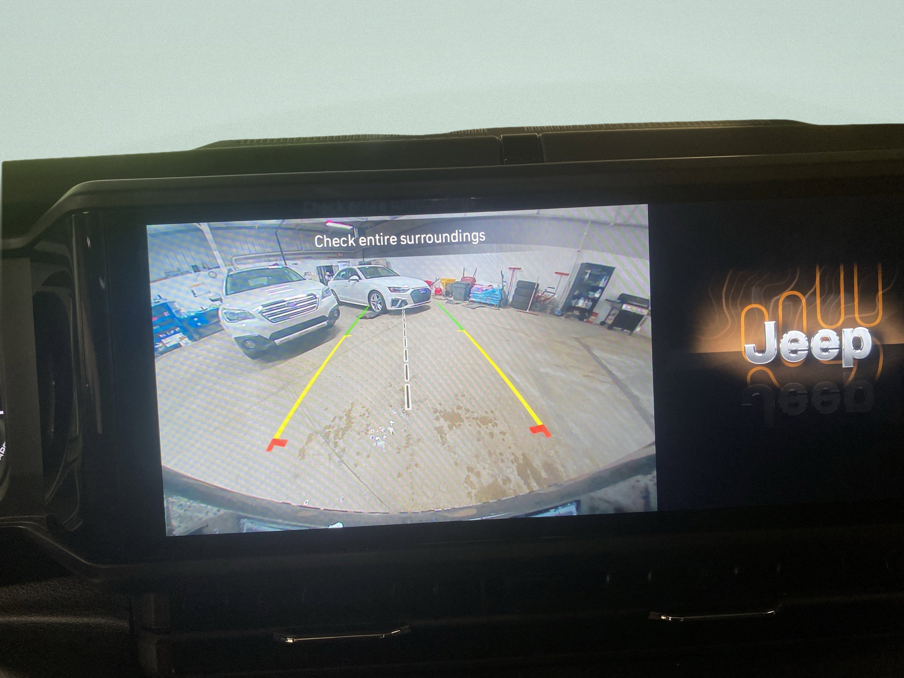 Used 2025 Jeep Wrangler Unlimited Sahara AWD/4WD image 24