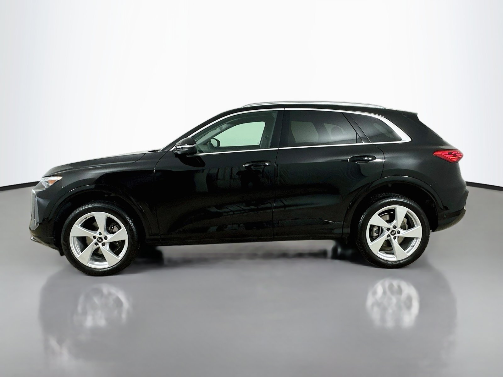 Certified 2025 Audi Q5 Premium AWD/4WD image 8